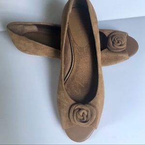 NWOB. Suede peep toe flats.